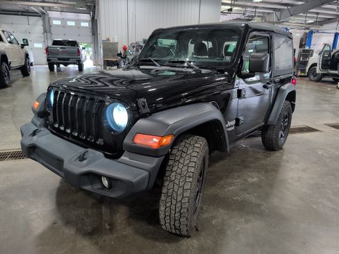 Used 2020 Jeep Wrangler Sport AWD/4WD image 6