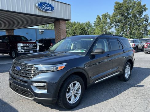 Used 2022 Ford Explorer XLT w/ Equipment Group 202A image 2