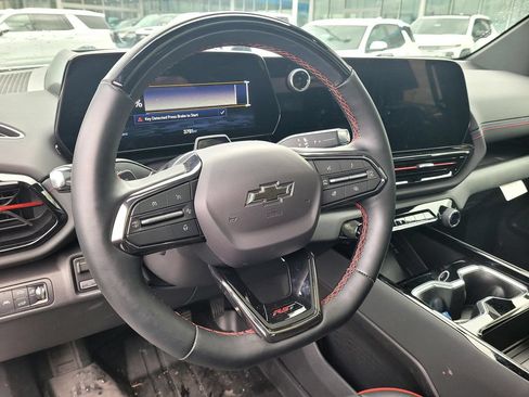 Used 2025 Chevrolet Silverado EV RST AWD/4WD image 9