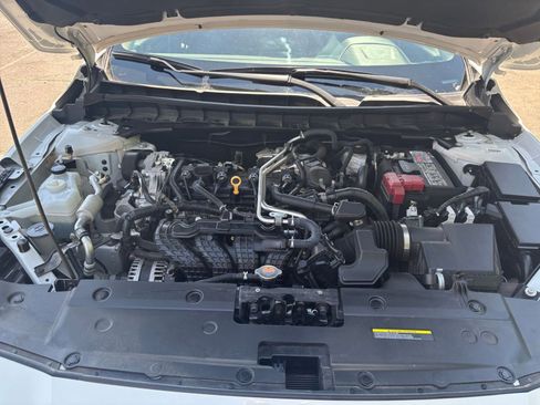 Used 2025 Nissan Altima 2.5 SV FWD image 32
