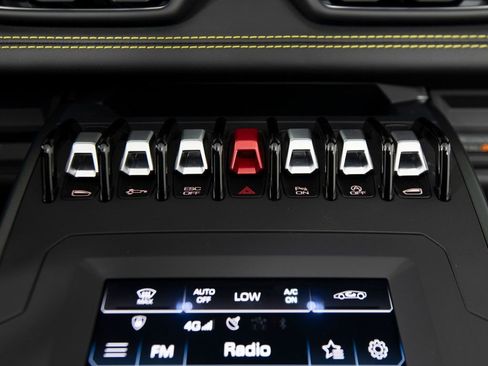 Used 2022 Lamborghini Huracan EVO image 25