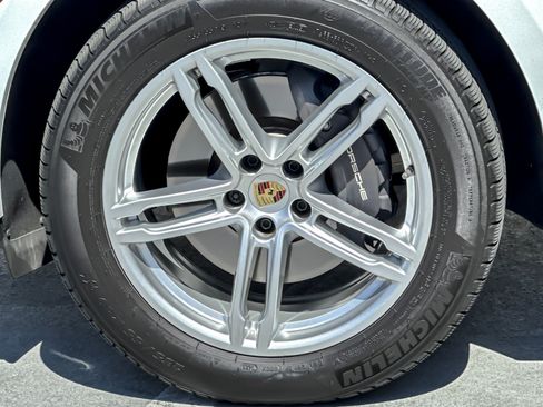 Certified 2026 Porsche Macan AWD/4WD image 26