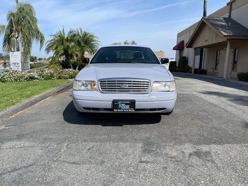 Used 2004 Ford Crown Victoria Police Interceptor image 2
