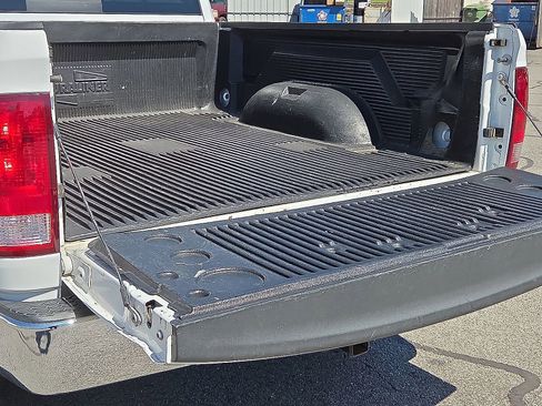 Used 2020 RAM 1500 Classic SLT RWD image 9