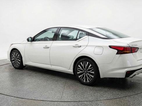 Used 2025 Nissan Altima 2.5 SV FWD image 5