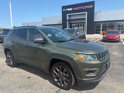 Used 2021 Jeep Compass Latitude AWD/4WD image 2