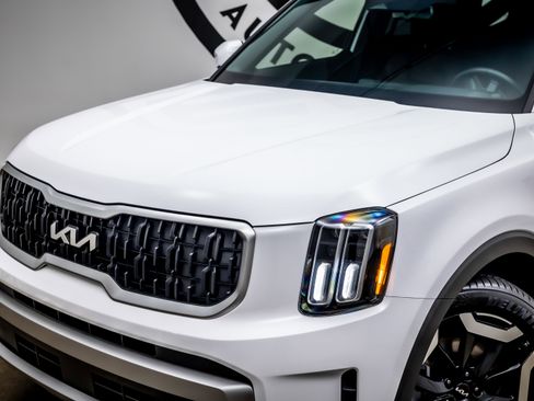 Used 2023 Kia Telluride EX w/ EX Captain's Chair Package FWD image 18