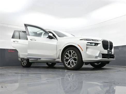 Used 2025 BMW X7 xDrive40i image 36
