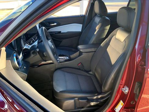 Used 2025 Chevrolet Trax LT image 8