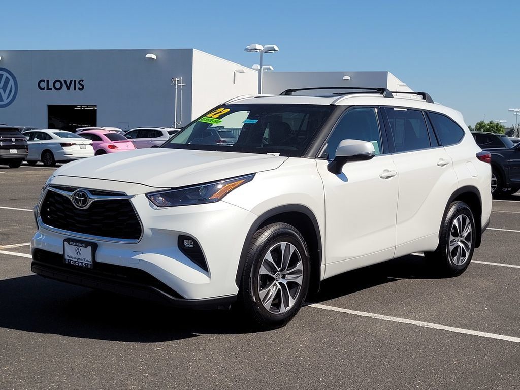 Used 2022 Toyota Highlander XLE AWD/4WD image 10