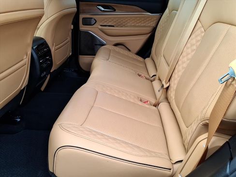 Used 2024 Jeep Grand Cherokee Summit image 16