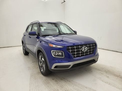 Used 2025 Hyundai Venue SEL image 11