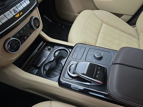 Used 2019 Mercedes-Benz GLS 450 4MATIC image 26