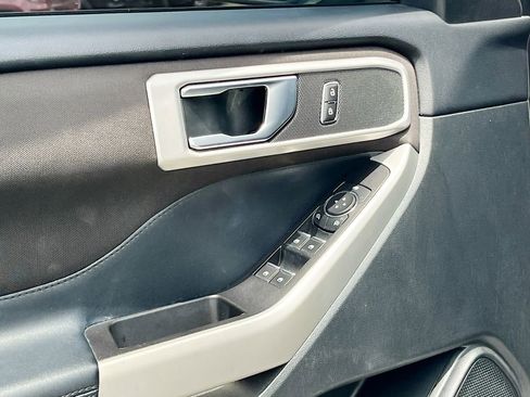 Used 2020 Ford Explorer XLT RWD image 17