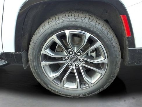 Used 2024 Jeep Wagoneer L Series II w/ Flexible Seating Group image 30