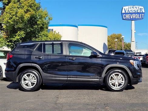 Used 2024 GMC Terrain SLE image 5