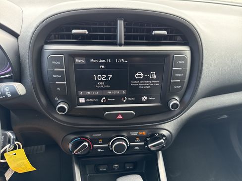 Certified 2025 Kia Soul LX w/ LX Technology Package FWD image 24