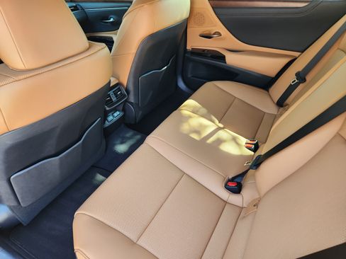 Used 2024 Lexus ES 350 w/ Premium Package FWD image 30