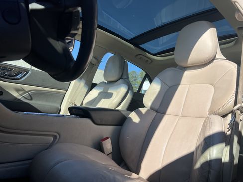 Used 2017 Lincoln Continental Reserve w/ Climate Package image 3