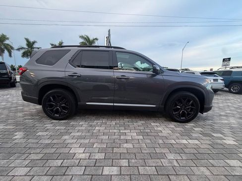 Used 2025 Honda Pilot Touring image 13