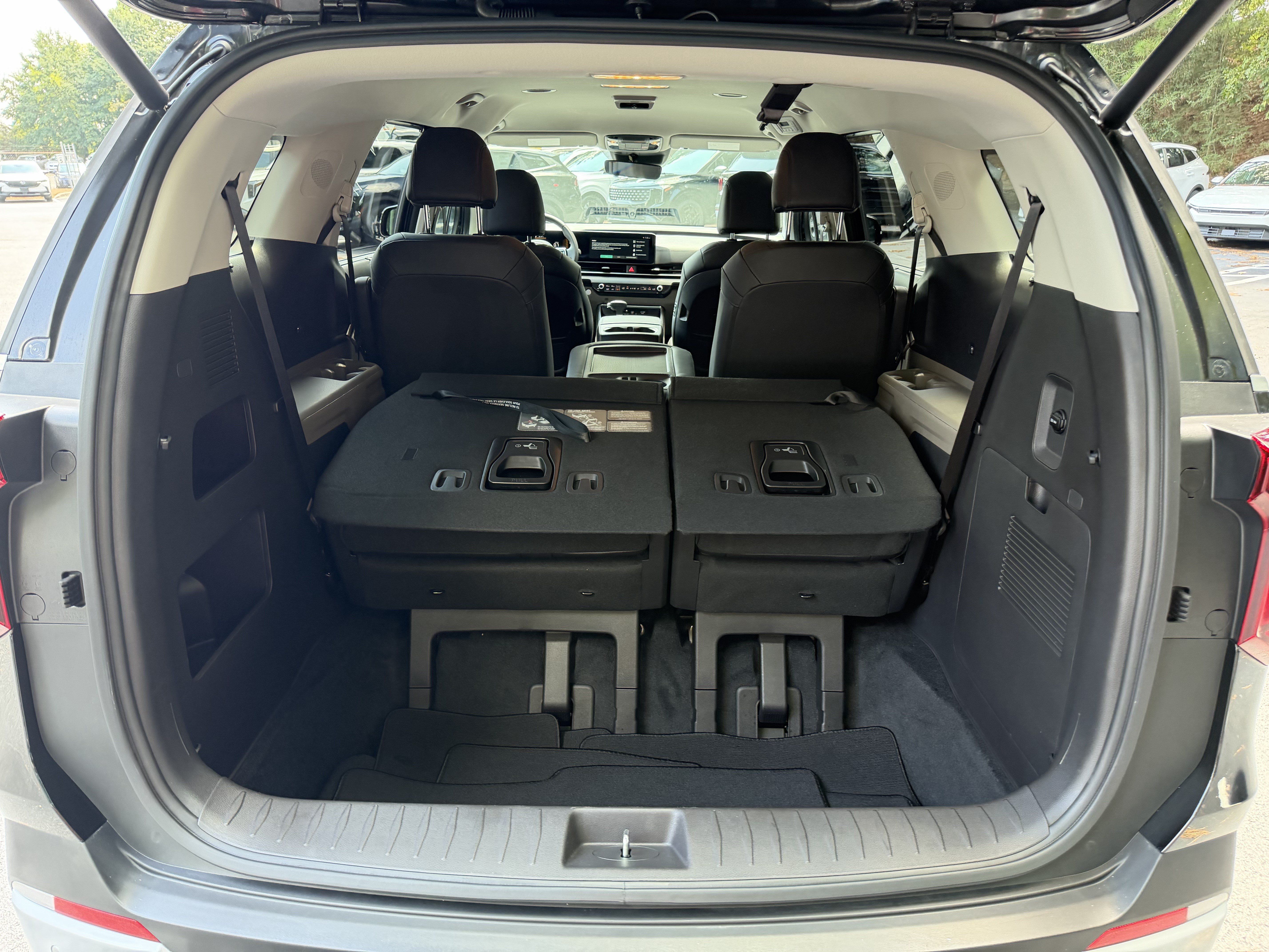 Certified 2026 Kia Carnival EX FWD image 17