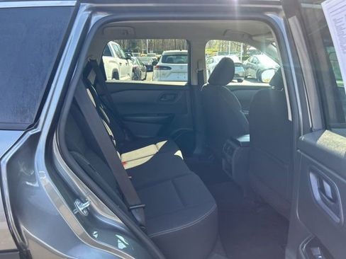 Used 2024 Nissan Rogue S image 17