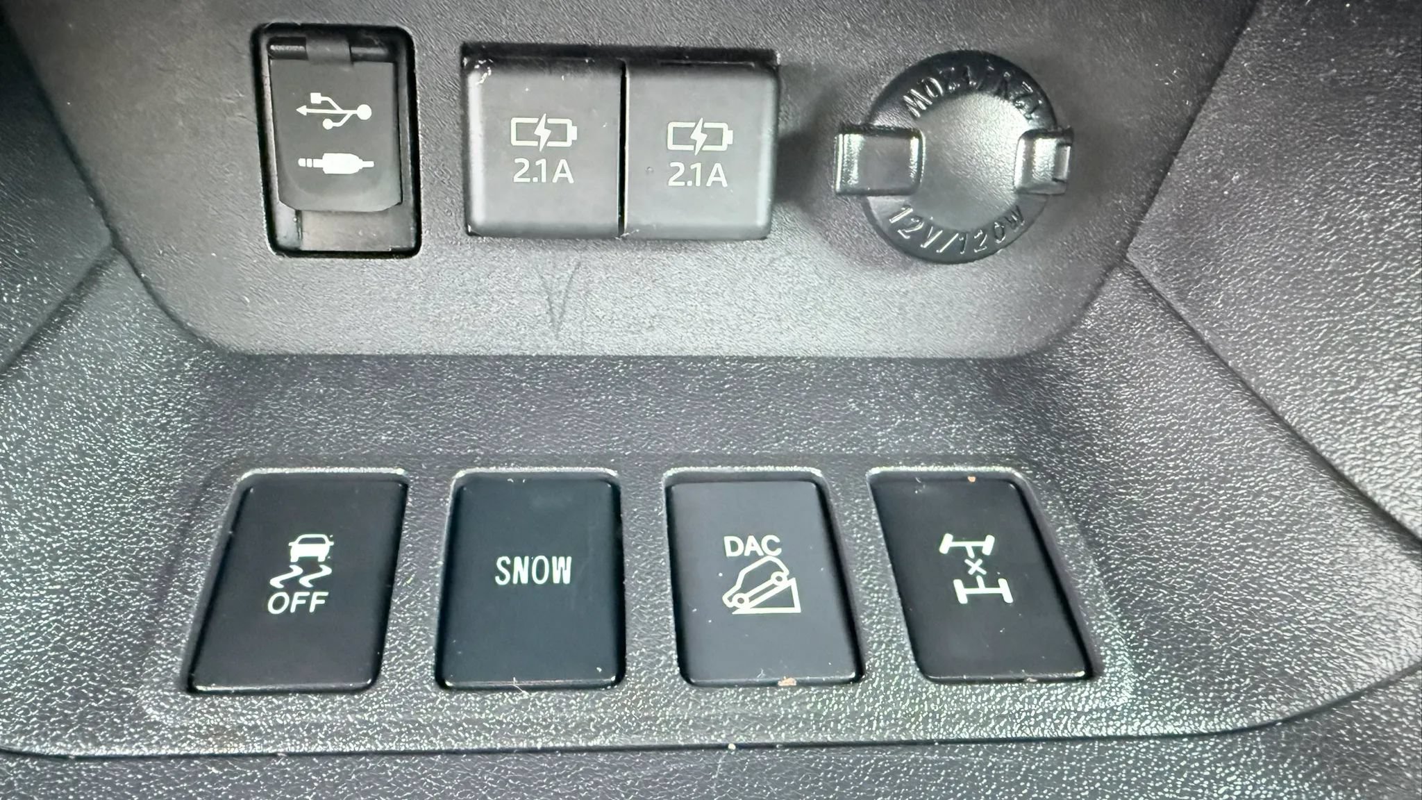 Used 2019 Toyota Highlander XLE AWD/4WD image 25