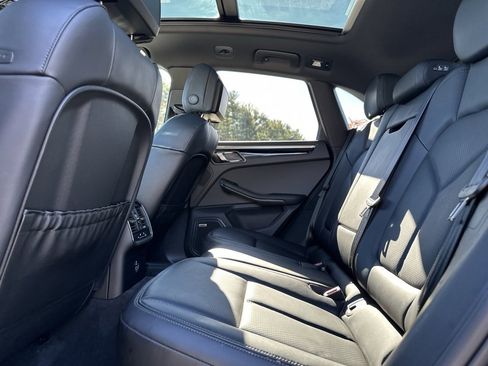 Used 2025 Porsche Macan image 20