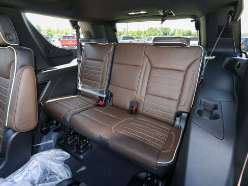 New 2026 GMC Yukon Denali Ultimate w/ LPO, Floor Liner Package AWD/4WD image 15