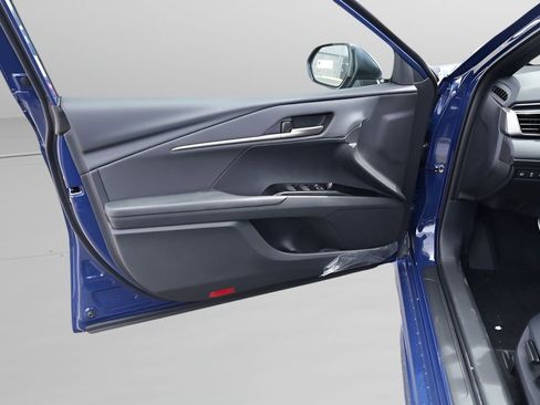 New 2026 Toyota Camry SE w/ Convenience Package FWD image 7