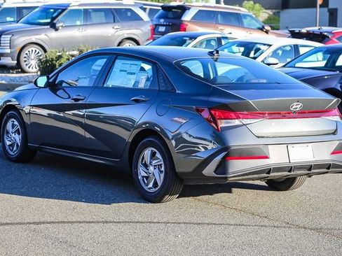 New 2026 Hyundai Elantra SE FWD image 10