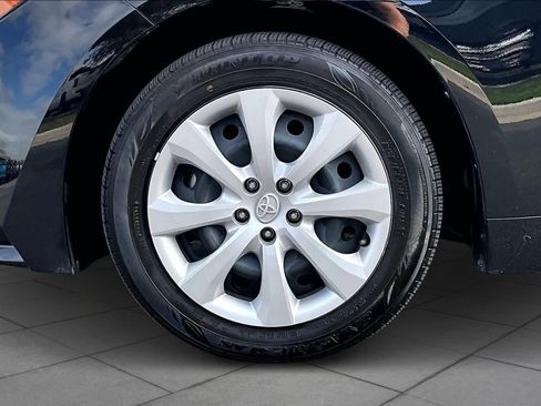 Used 2025 Toyota Corolla LE image 11