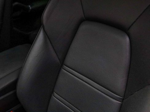 Certified 2023 Porsche Cayenne Platinum Edition image 26