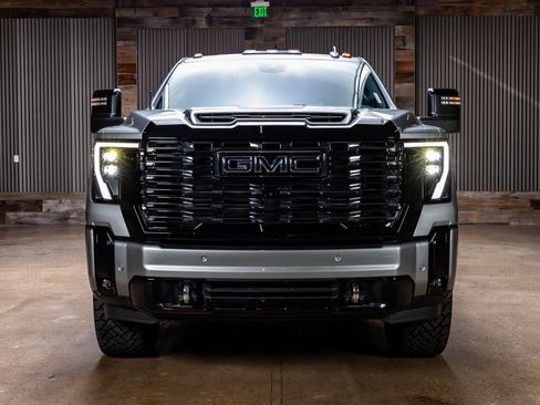 Used 2025 GMC Sierra 2500 Denali Ultimate image 2