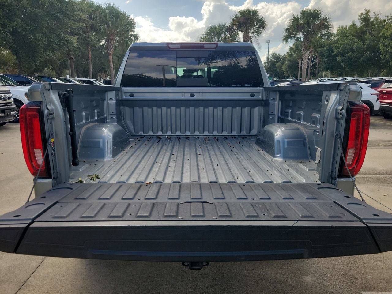 Used 2023 GMC Sierra 1500 SLT w/ SLT Premium Package AWD/4WD image 8