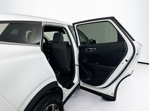 Used 2025 Kia Sportage LX FWD image 27