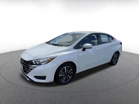 Used 2025 Nissan Versa SV image 8