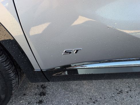 New 2026 Buick Envision Sport Touring image 3