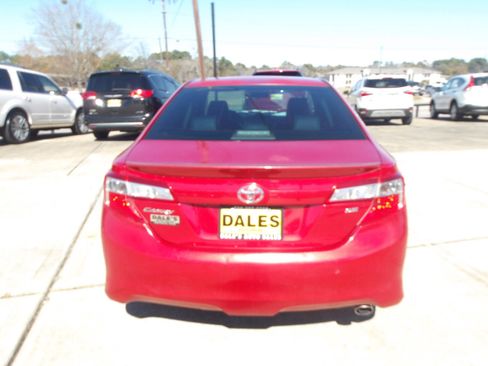 Used 2014 Toyota Camry SE image 12