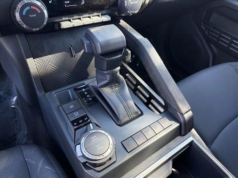 Used 2025 Toyota Tacoma SR5 AWD/4WD image 18
