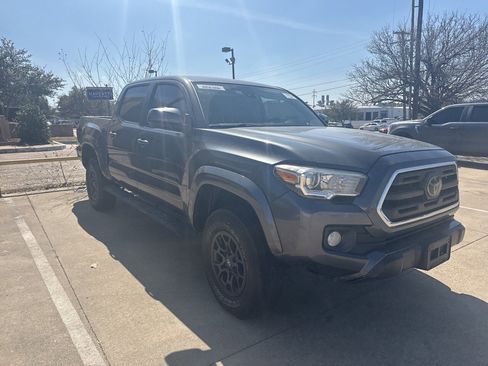 Used 2018 Toyota Tacoma SR5 image 3