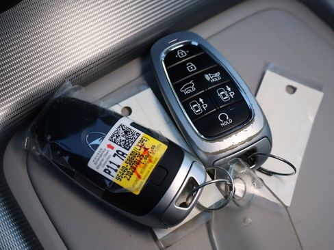 Used 2023 Hyundai Palisade Calligraphy image 32