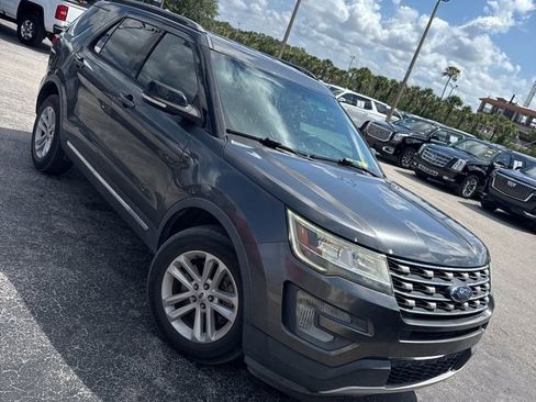 Used 2017 Ford Explorer XLT w/ Equipment Group 201A FWD image 1
