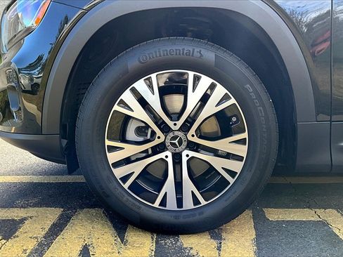 Used 2025 Mercedes-Benz GLB 250 4MATIC image 8