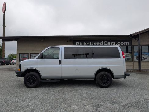 Used 2011 Chevrolet Express 2500 LS RWD image 12