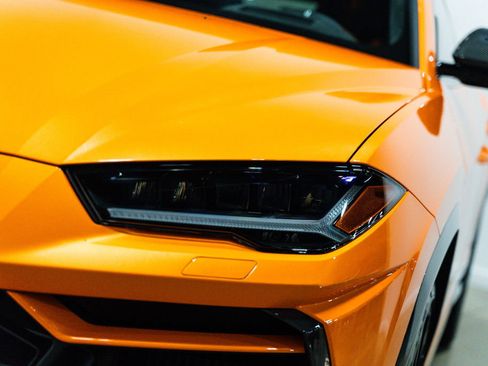 Used 2021 Lamborghini Urus AWD/4WD image 2