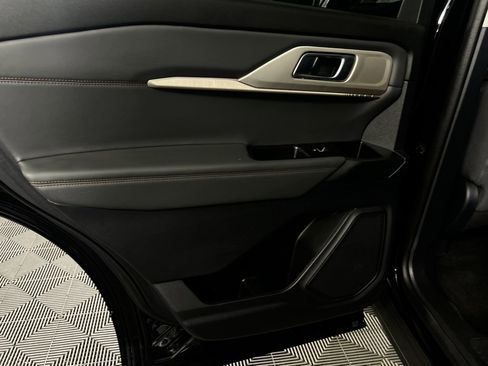 Used 2025 Ford Explorer Active image 28