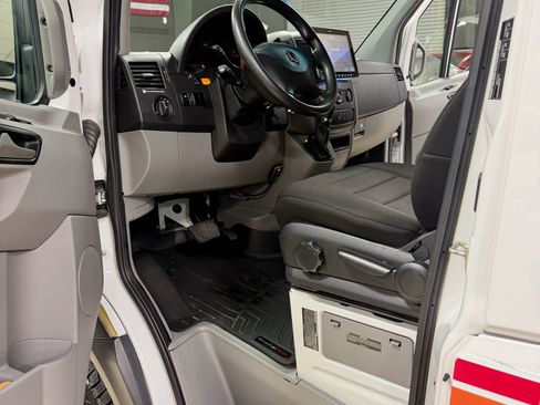 Used 2018 Mercedes-Benz Sprinter 3500 image 23