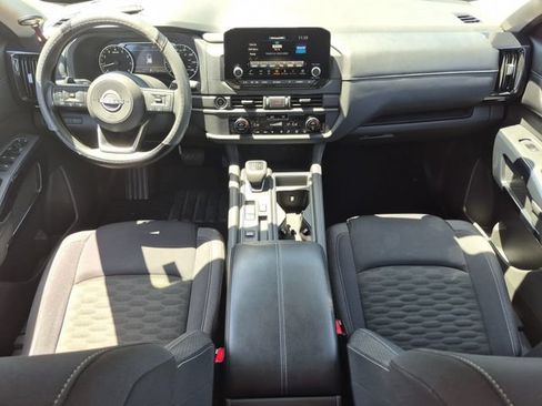Used 2024 Nissan Pathfinder S FWD image 21