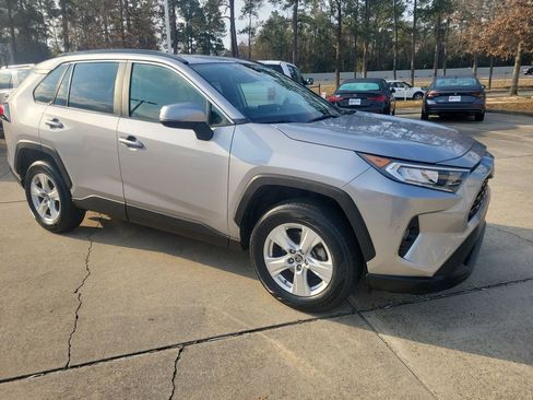 Used 2019 Toyota RAV4 XLE image 9